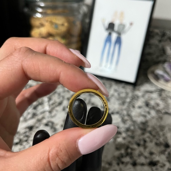 Woman’s rings - Picture 3 of 10